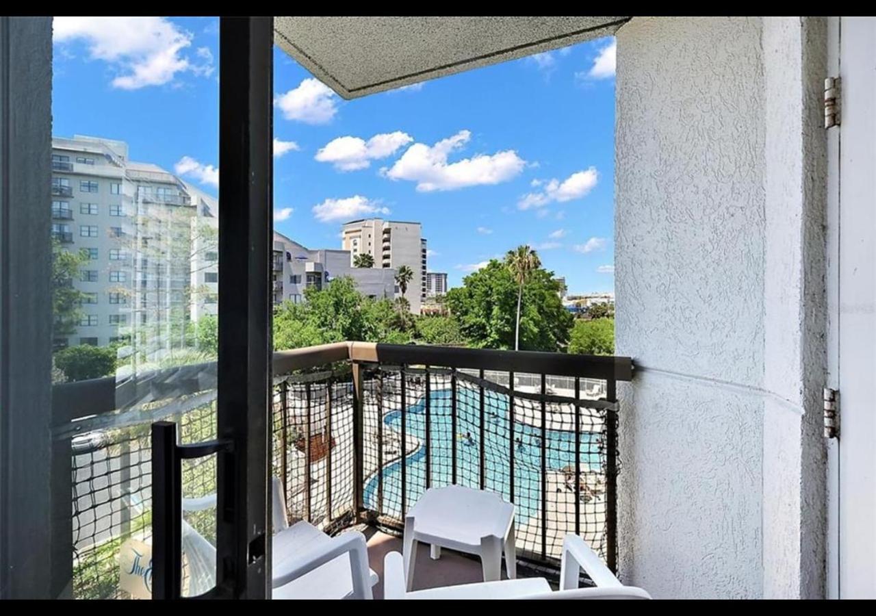 Gorgeous Spot Universal *