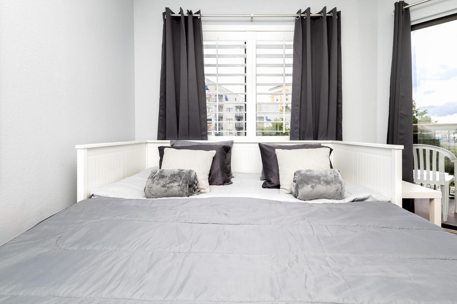 Gorgeous Spot Universal Apartment