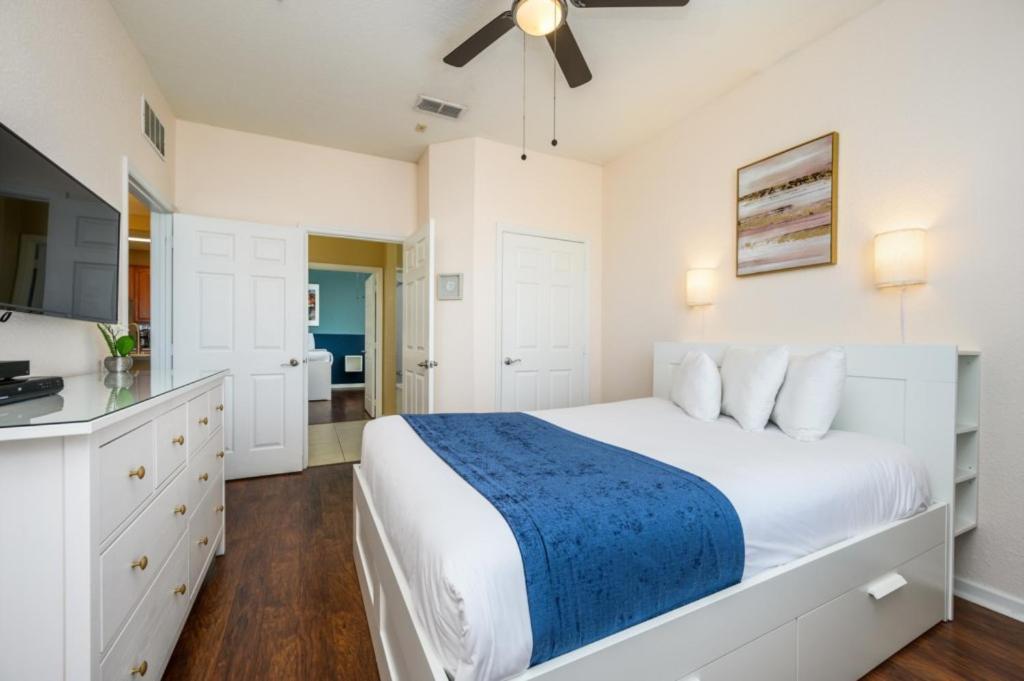 Beautiful Modern Condo, Near The Parks! 3021 Apartment Orlando