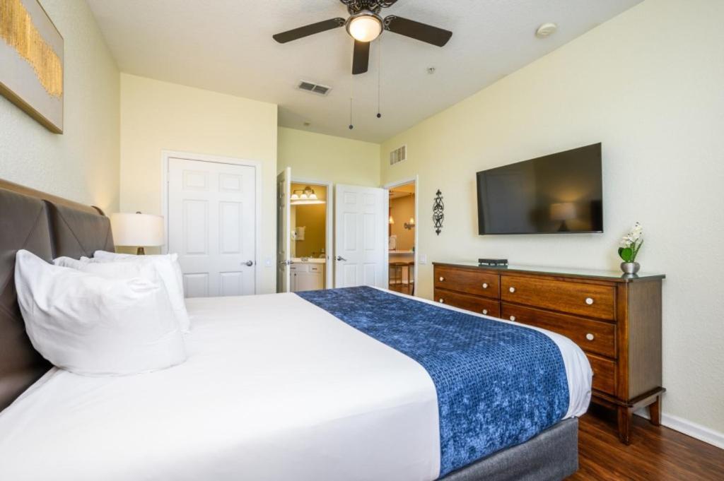 Beautiful Modern Condo, Near The Parks! 3021