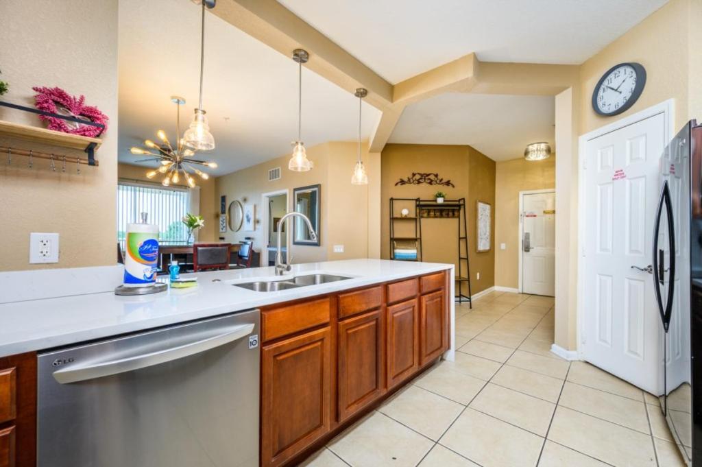 Beautiful Modern Condo, Near The Parks! 3021 Apartment *