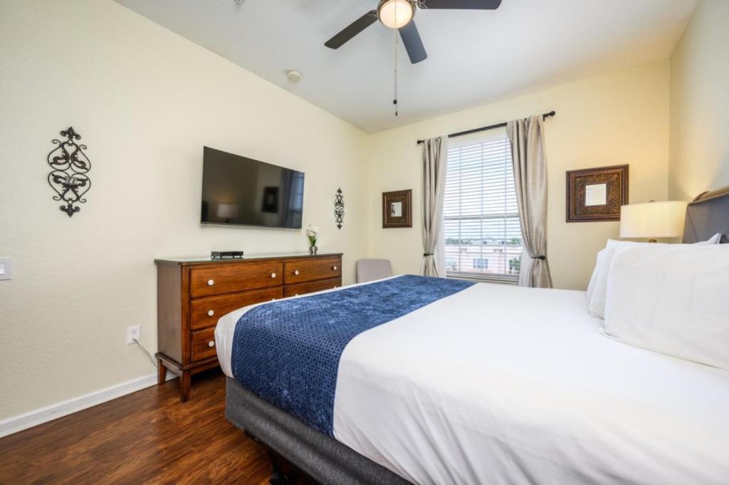 Apartment Beautiful Modern Condo, Near The Parks! 3021 *