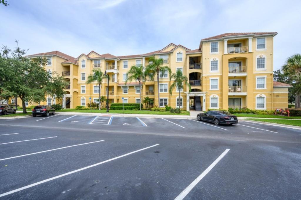 Apartment Beautiful Modern Condo, Near The Parks! 3021 *