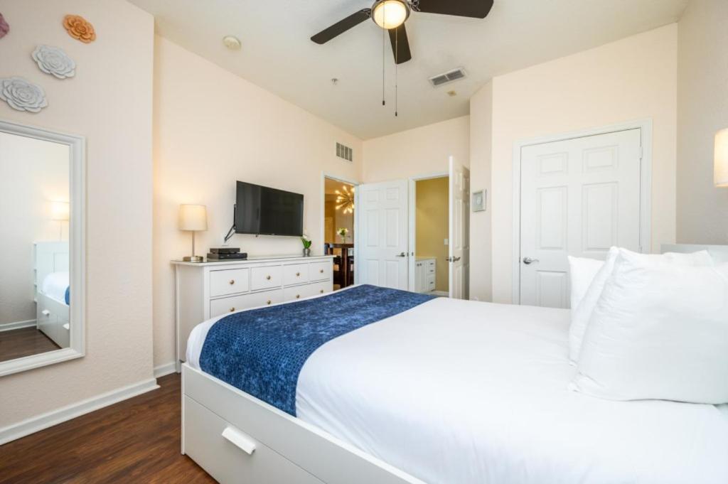Beautiful Modern Condo, Near The Parks! 3021 Apartment Orlando