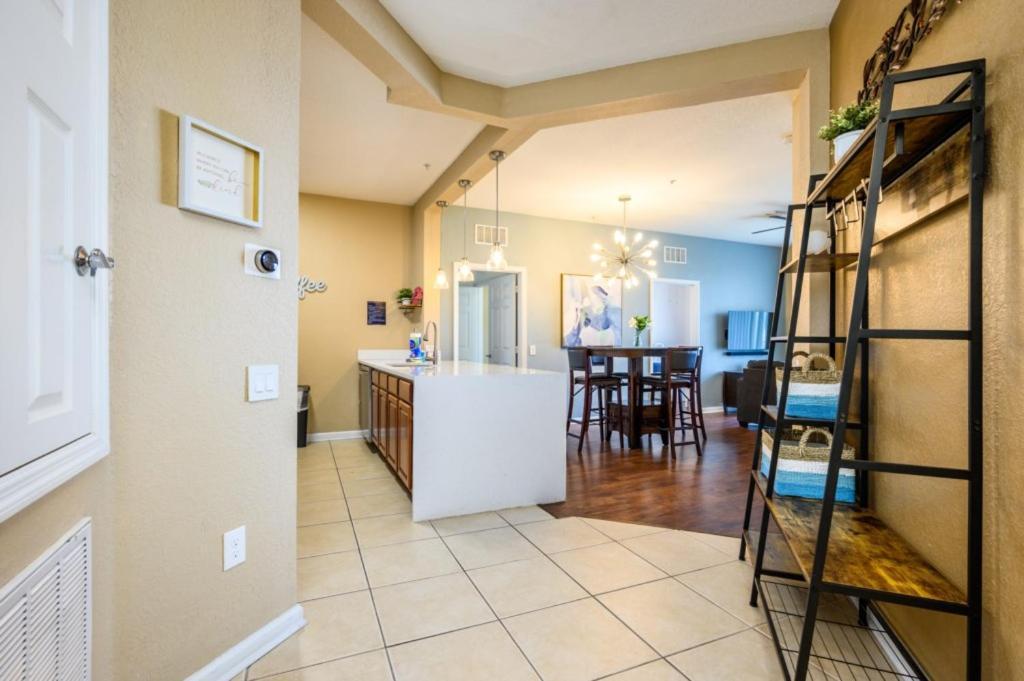 Beautiful Modern Condo, Near The Parks! 3021 Apartment *