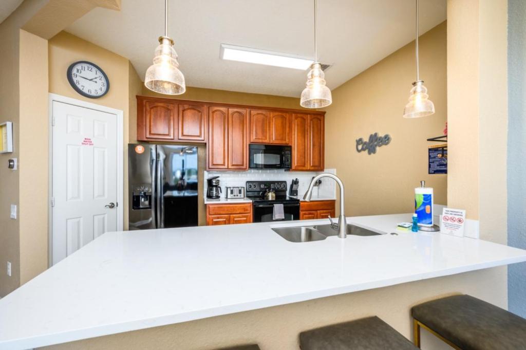 Beautiful Modern Condo, Near The Parks! 3021 Apartment Orlando