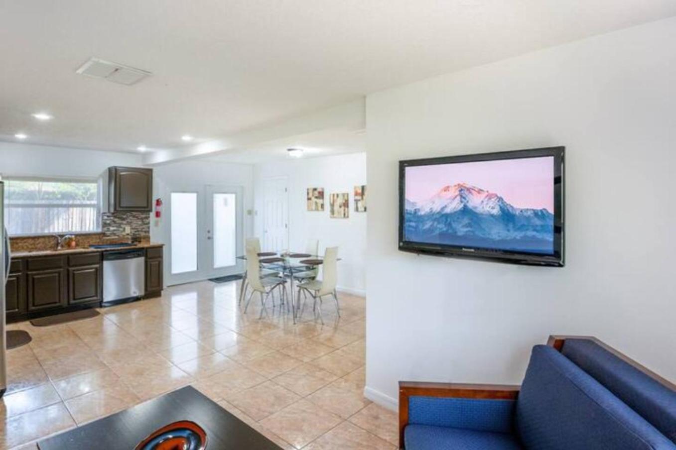 Holiday home 2Br Getaway Private, Pet-Friendly Fast Wi-Fi