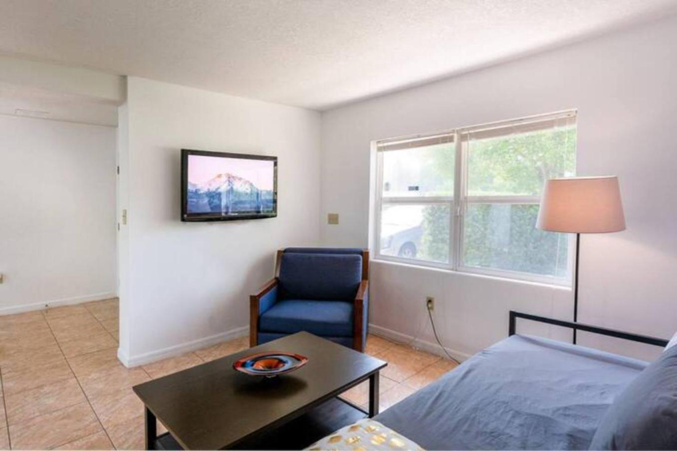 2Br Getaway Private, Pet-Friendly Fast Wi-Fi *