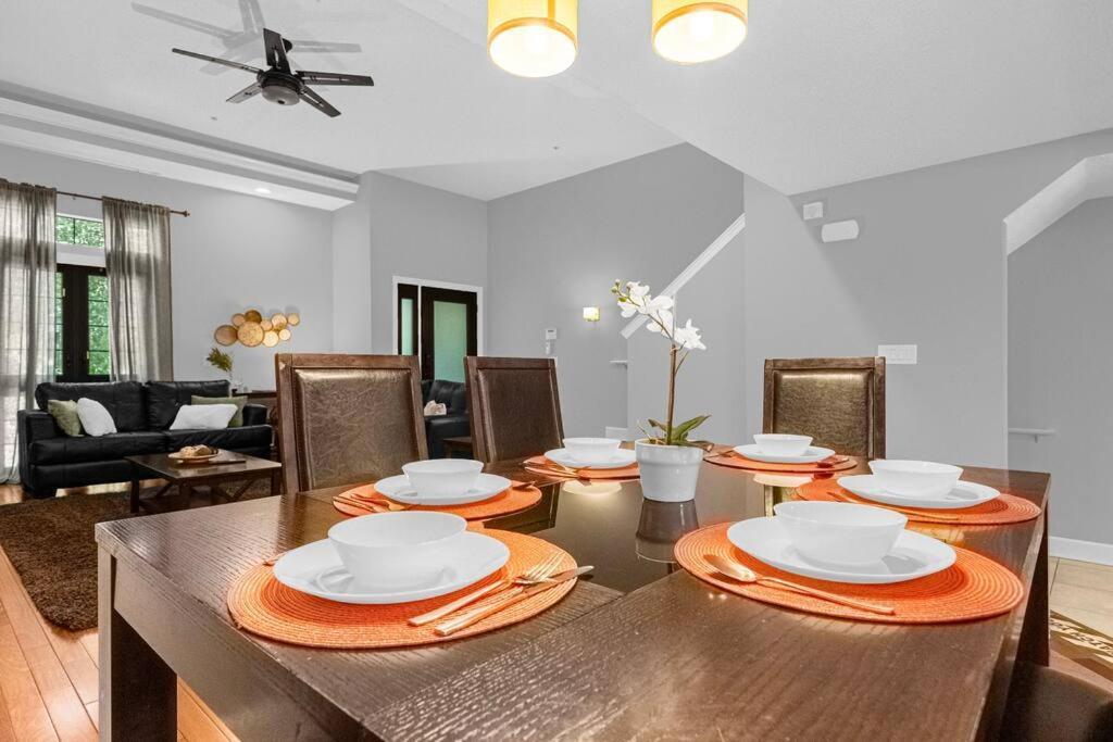 Charming 4br Family Townhouse Inside Area