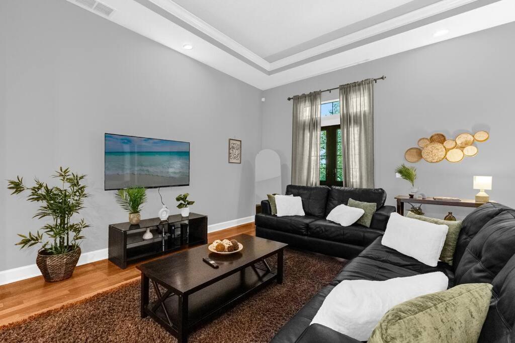 Holiday home Charming 4br Family Townhouse Inside Area *