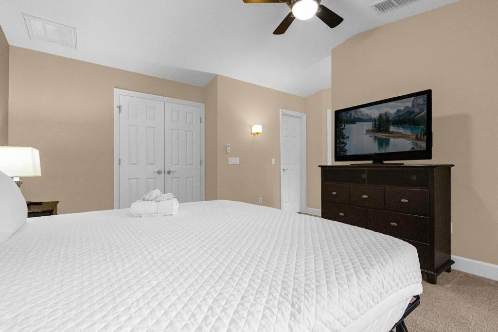 Charming 4br Family Townhouse Inside Area *