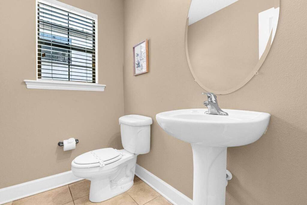 Charming 4br Family Townhouse Inside Area Orlando