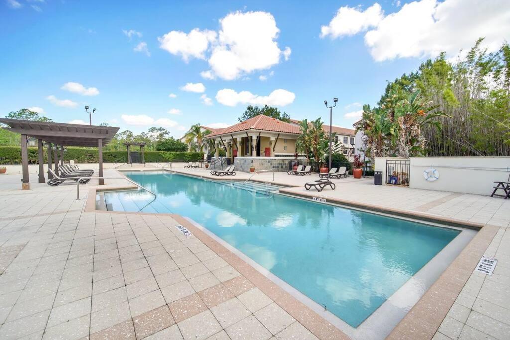 Charming 4br Family Townhouse Inside Area