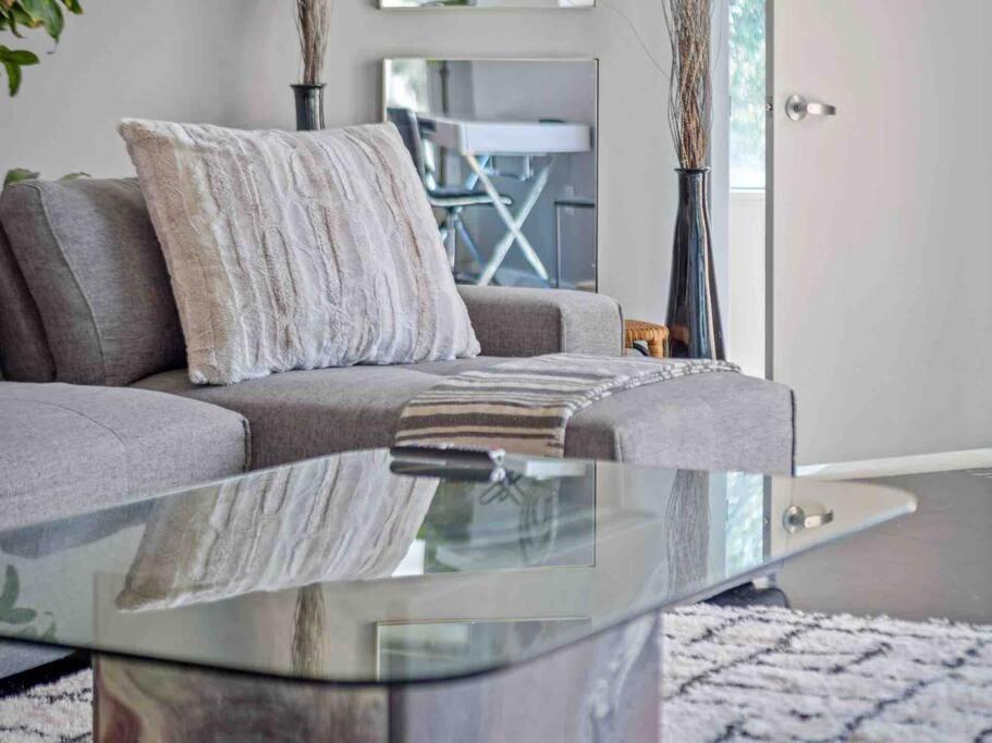 Lovely 2bdrm 2bath Thorton Park With Secure Parking Apartment