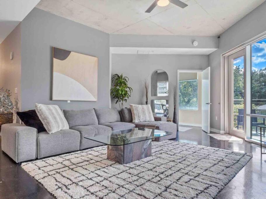 Lovely 2bdrm 2bath Thorton Park With Secure Parking
