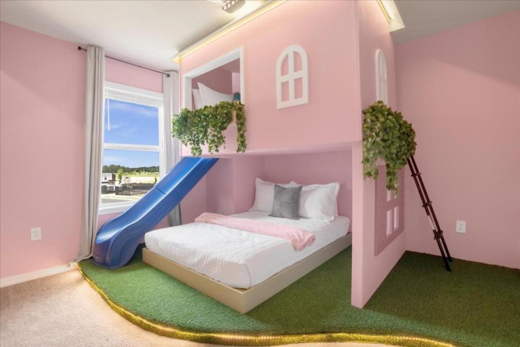 7 Bedrooms- 5,5 Bathrooms- Windsor Cay1301er Holiday home