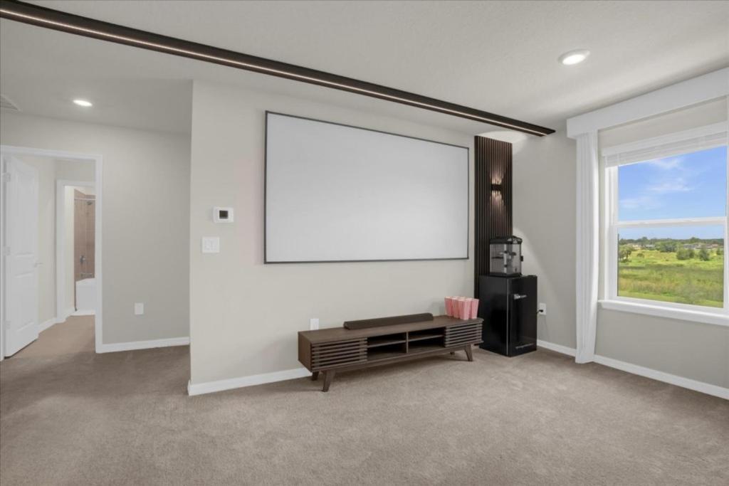 7 Bedrooms- 5,5 Bathrooms- Windsor Cay1301er Orlando