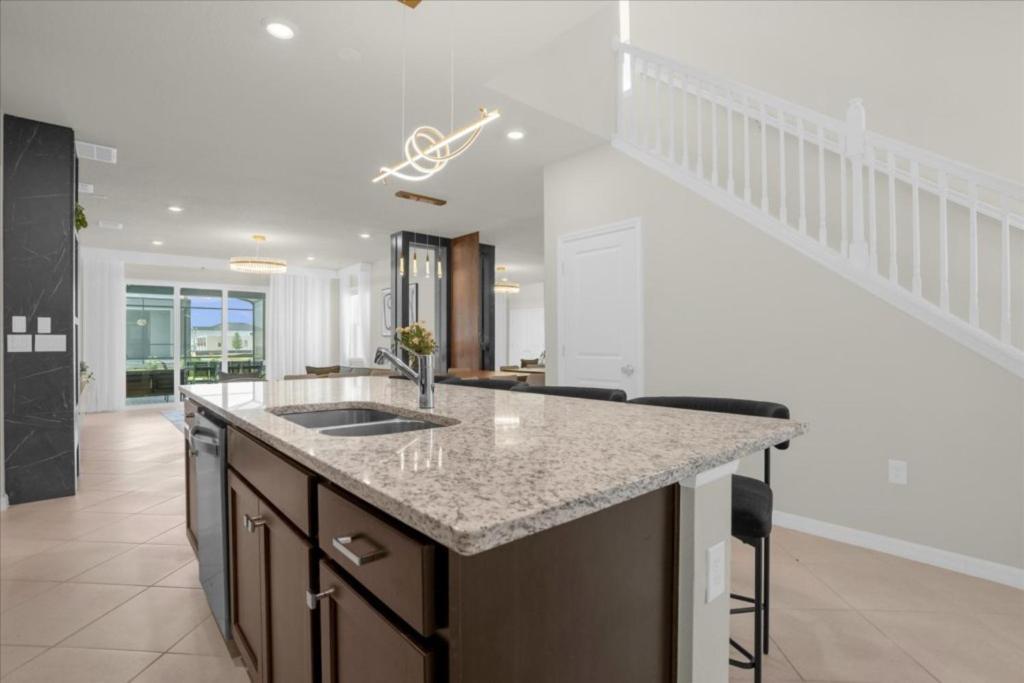 7 Bedrooms- 5,5 Bathrooms- Windsor Cay1301er Holiday home *