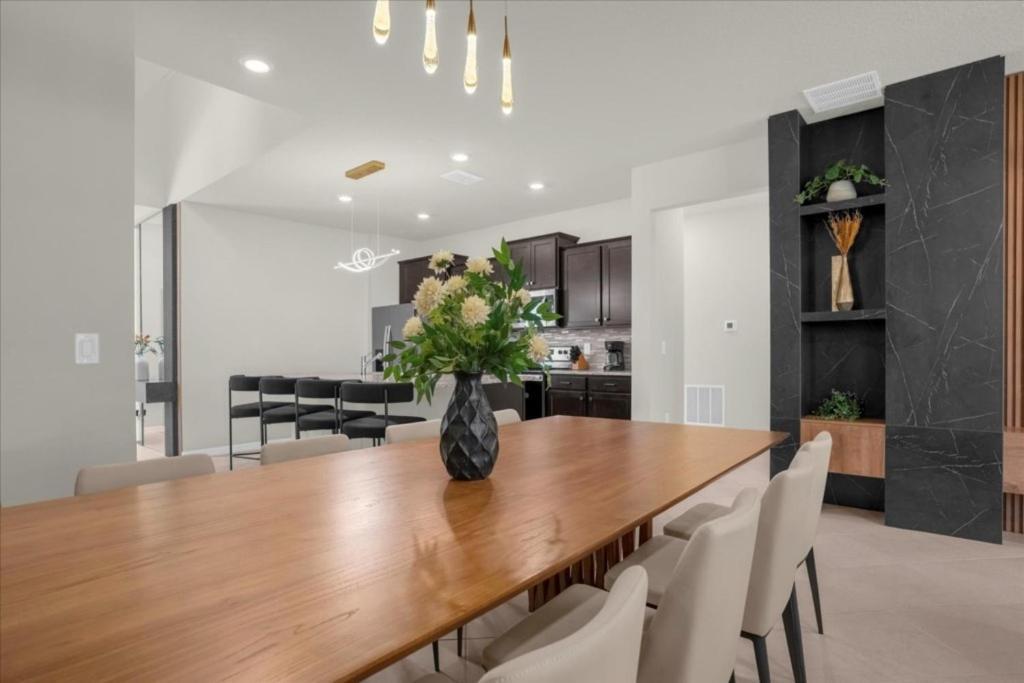 7 Bedrooms- 5,5 Bathrooms- Windsor Cay1301er * Orlando