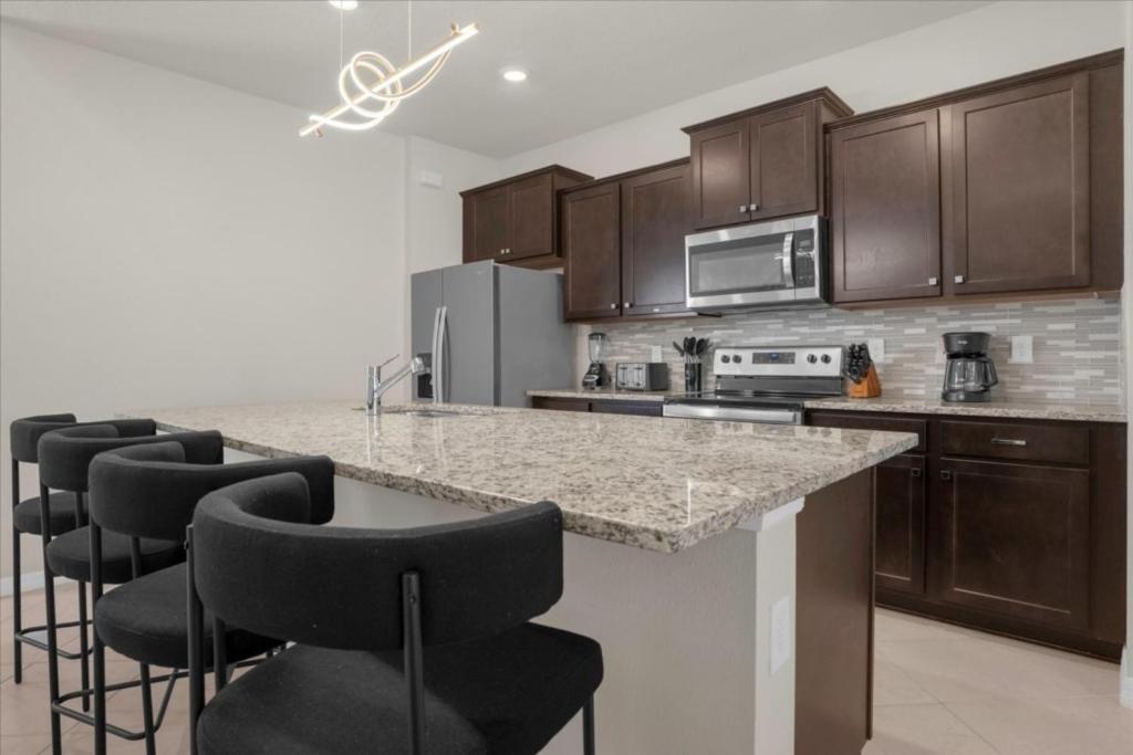 7 Bedrooms- 5,5 Bathrooms- Windsor Cay1301er Holiday home