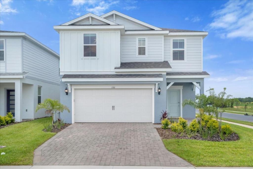 7 Bedrooms- 5,5 Bathrooms- Windsor Cay1301er Holiday home