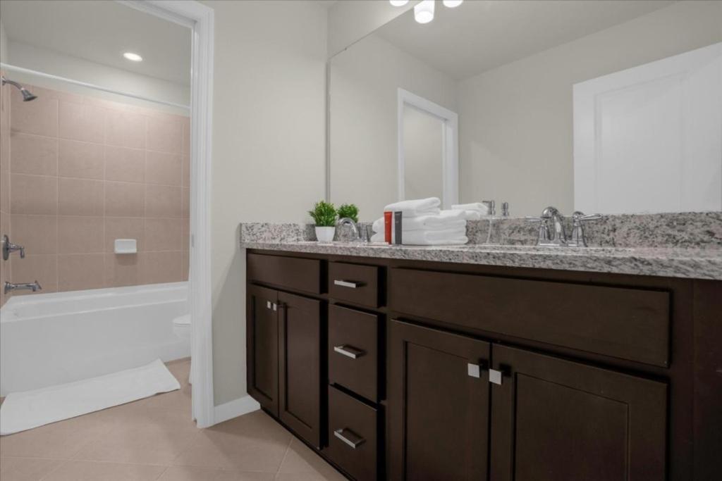 7 Bedrooms- 5,5 Bathrooms- Windsor Cay1301er Holiday home Orlando