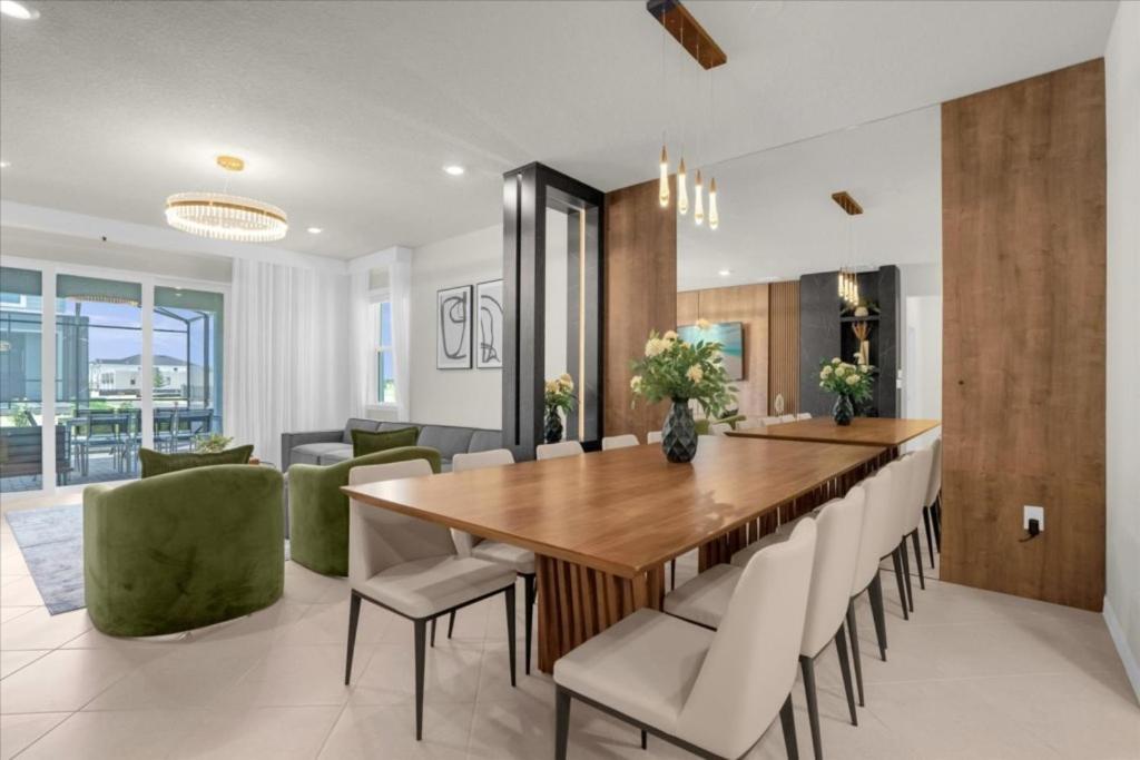 7 Bedrooms- 5,5 Bathrooms- Windsor Cay1301er Holiday home *