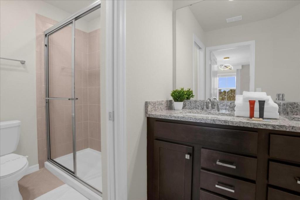 7 Bedrooms- 5,5 Bathrooms- Windsor Cay1301er *