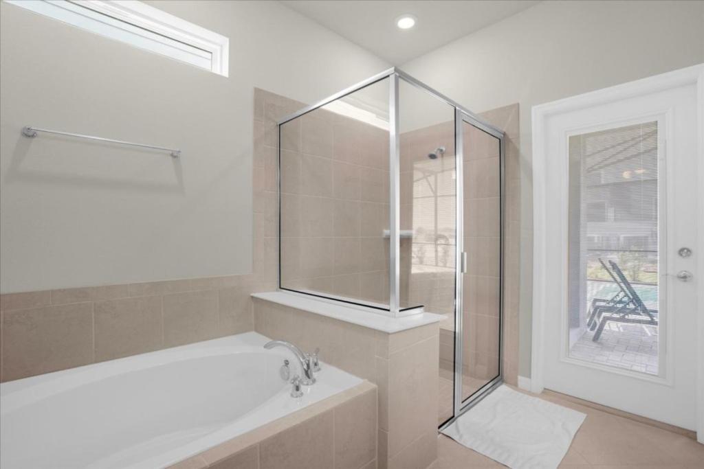 7 Bedrooms- 5,5 Bathrooms- Windsor Cay1301er Orlando