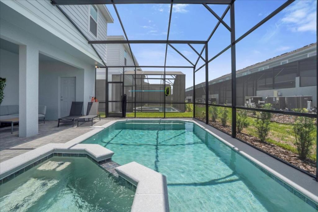 7 Bedrooms- 5,5 Bathrooms- Windsor Cay1301er