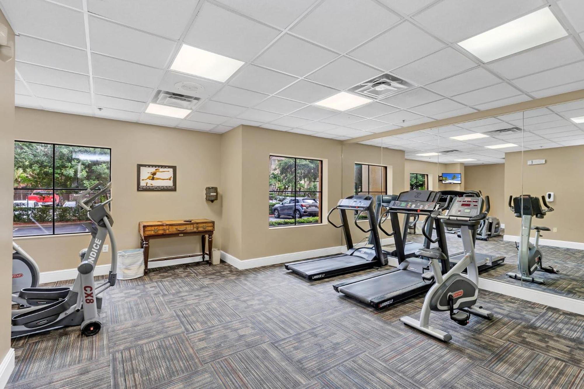 Apartment With 2 Queens - Pool & Hot Tub Orlando