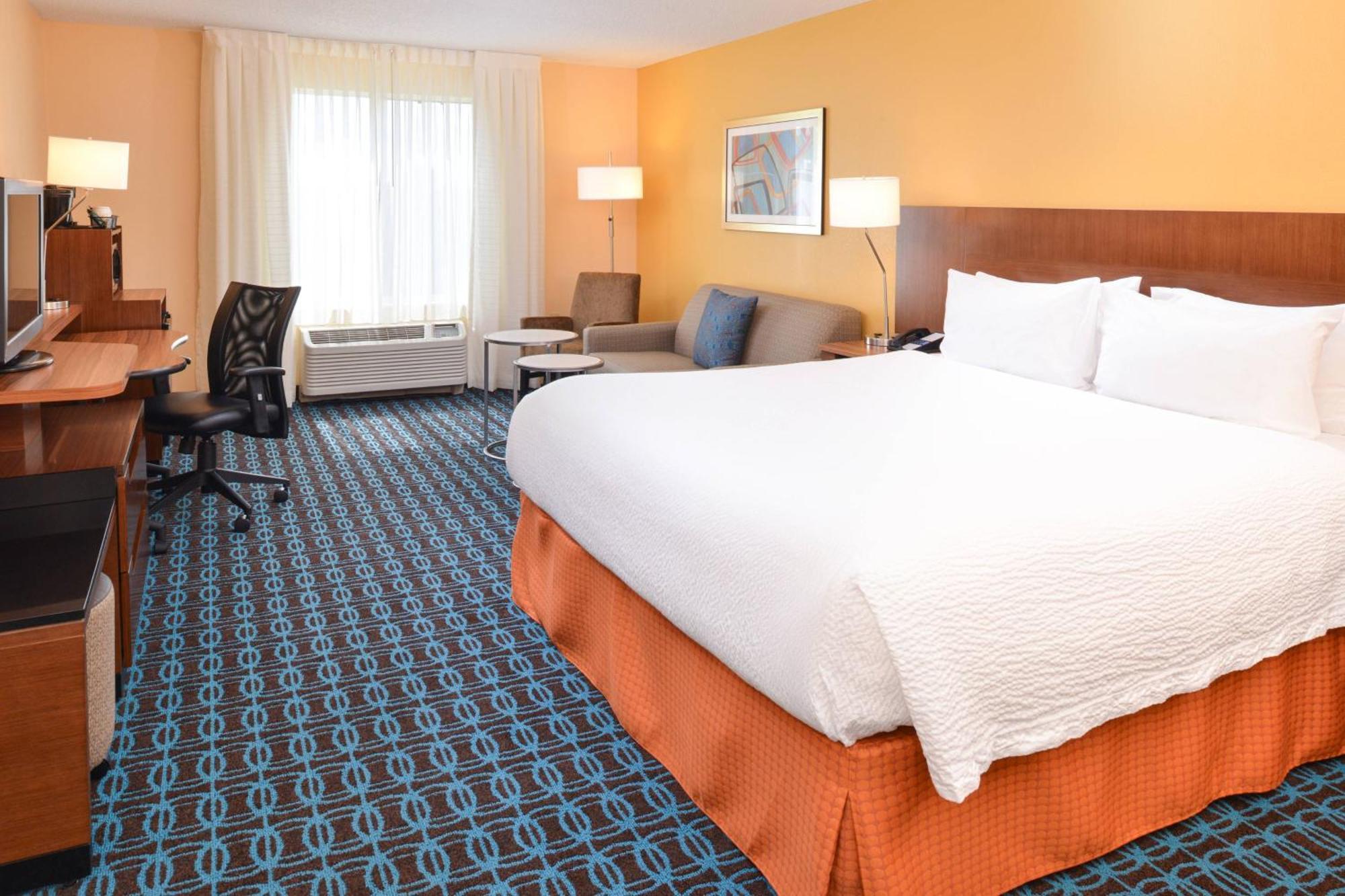 Hotel Fairfield Airport 3*
