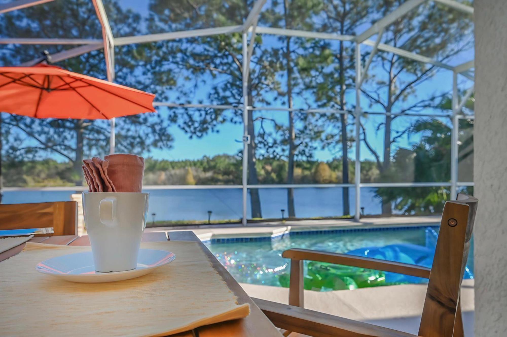 Villa World Getaway: 4 Bedroom - Sunroof - Bbq Bliss