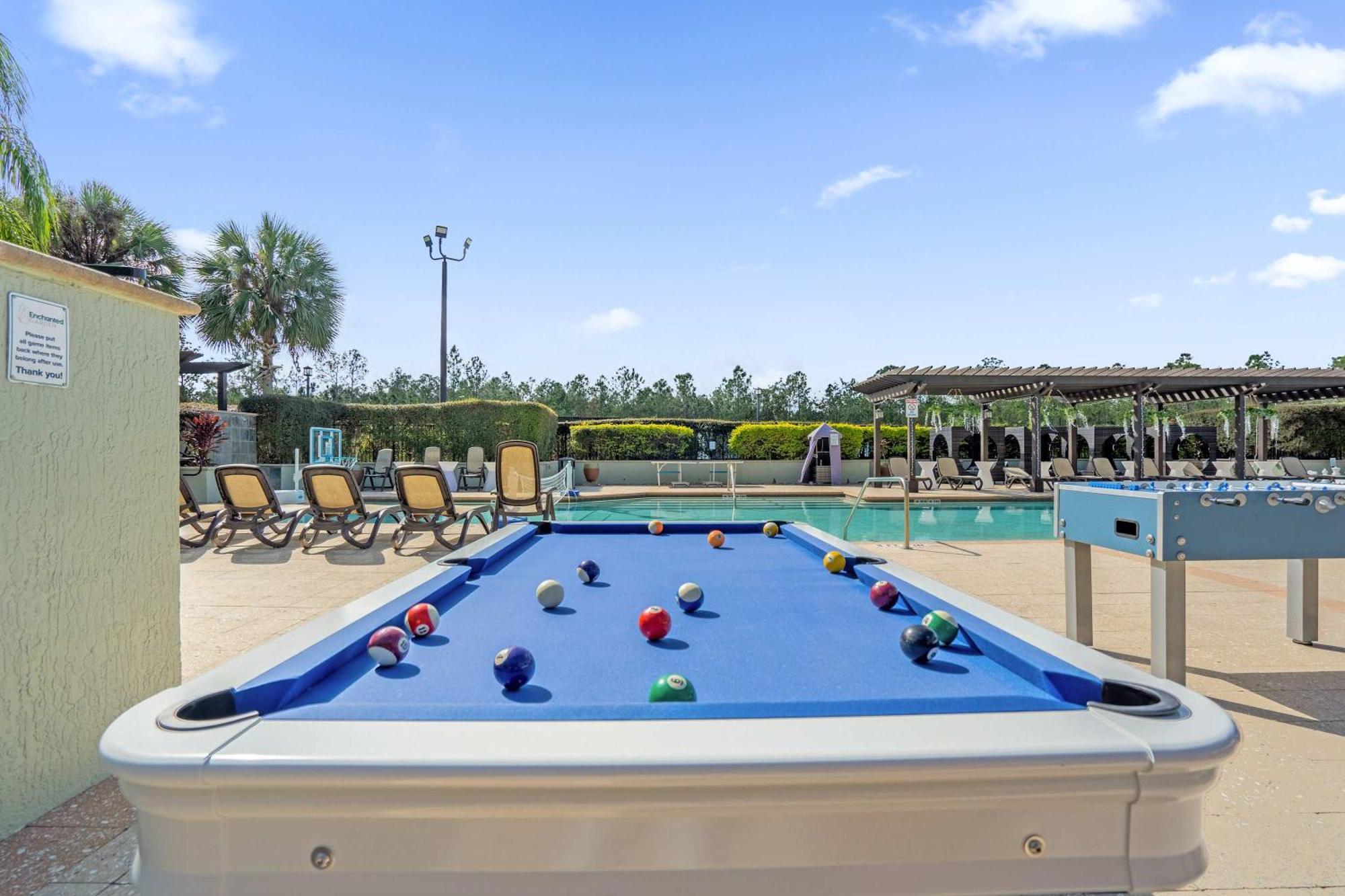 Luxury Townhome - 5 Minutes To *