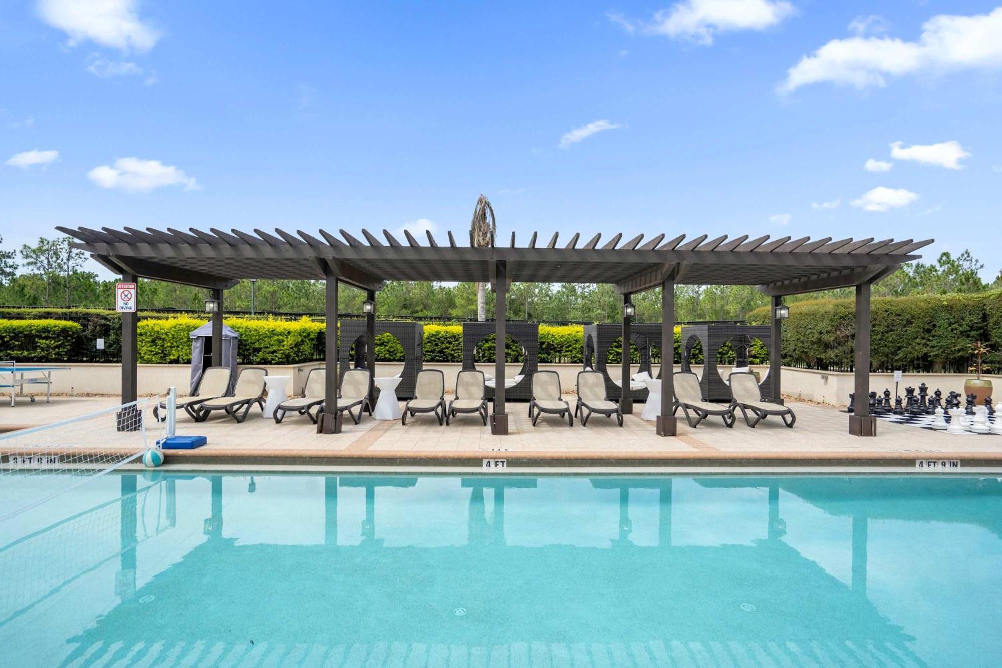 Luxury Townhome - 5 Minutes To Holiday home *