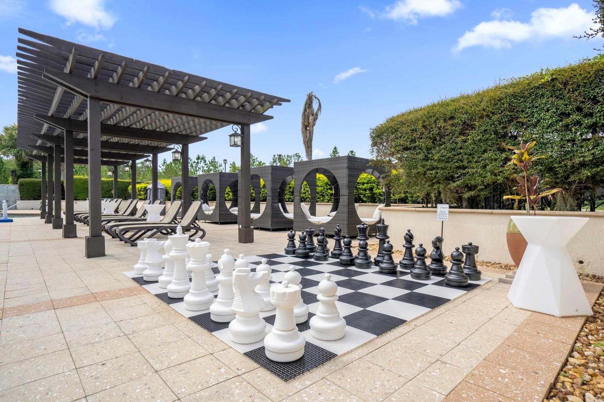 Luxury Townhome - 5 Minutes To *