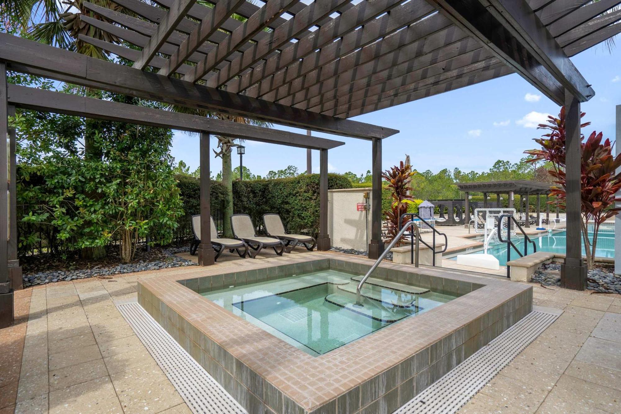 Luxury Townhome - 5 Minutes To Holiday home *