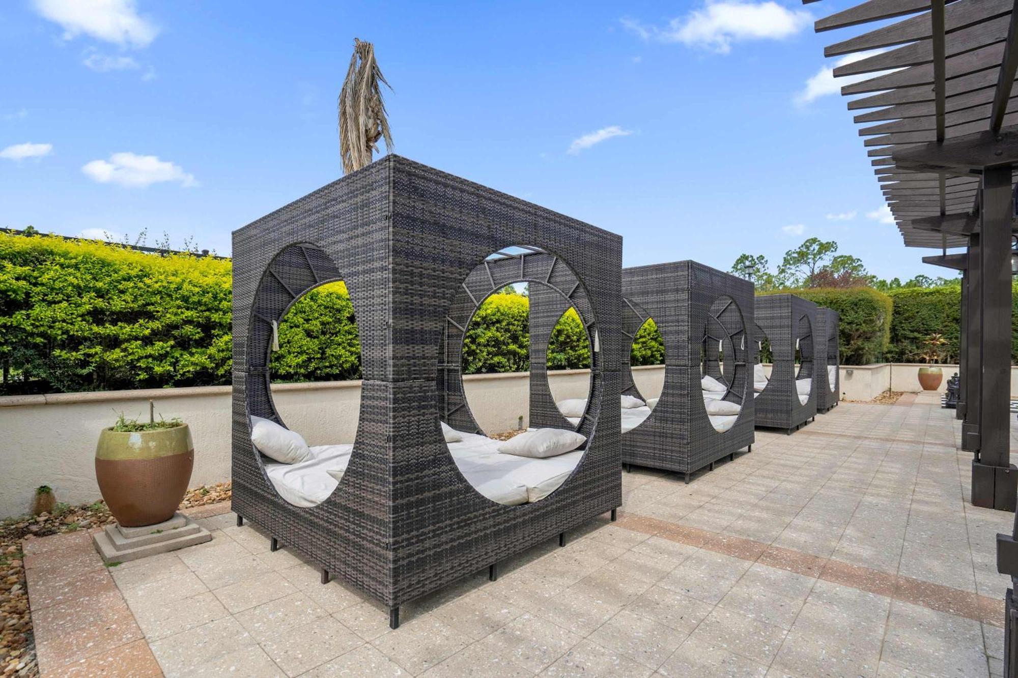 Luxury Townhome - 5 Minutes To *