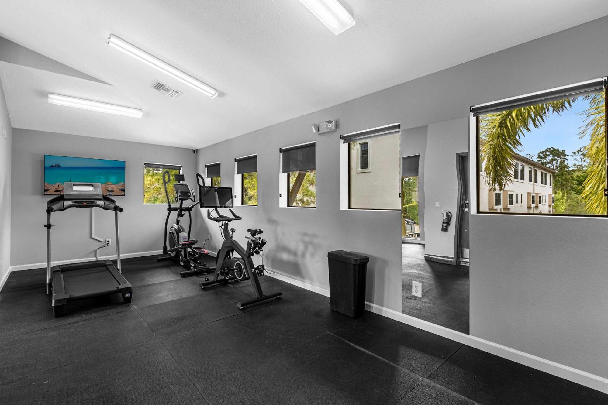Luxury Townhome - 5 Minutes To