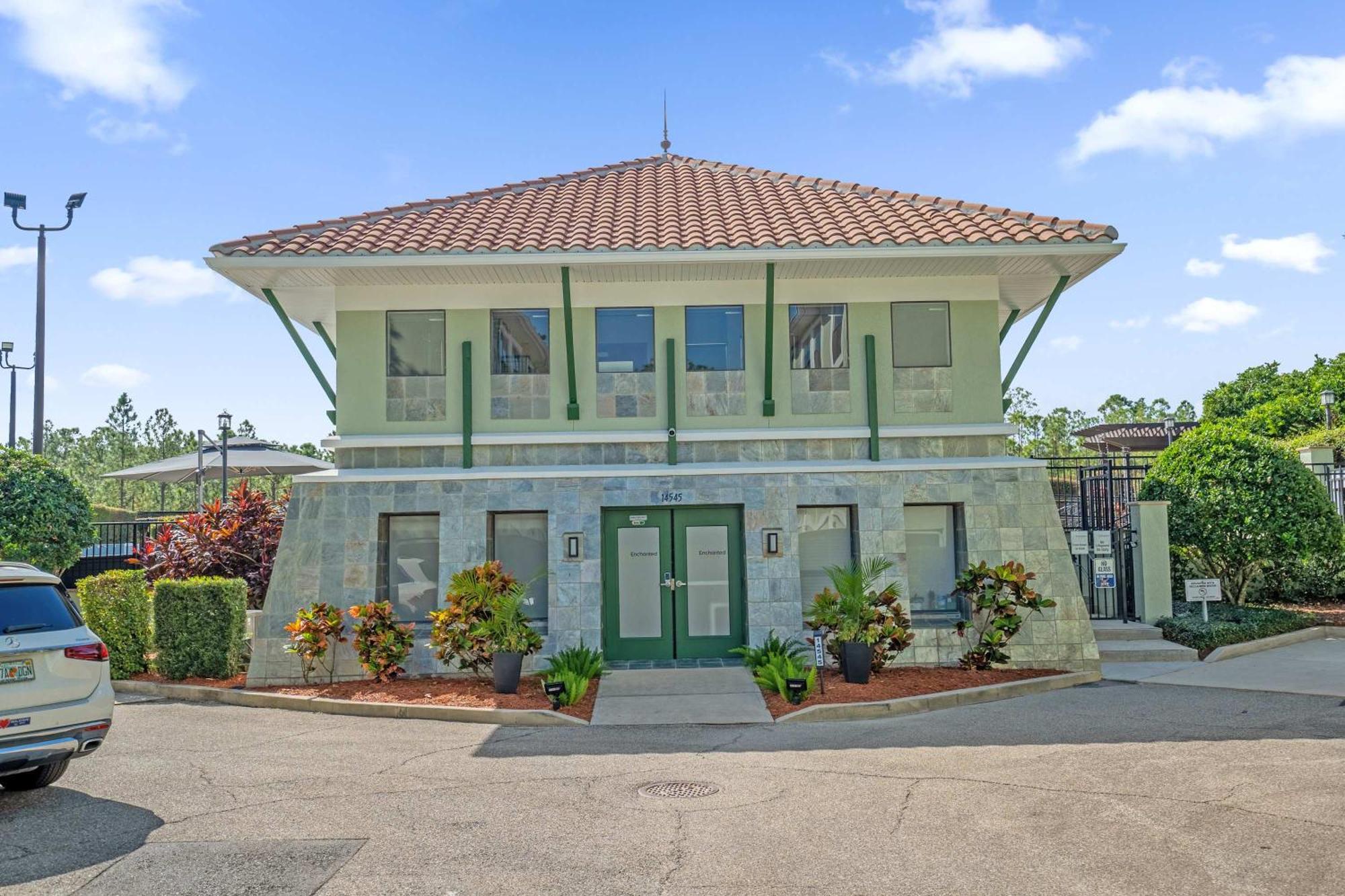 Luxury Townhome - 5 Minutes To Holiday home Orlando