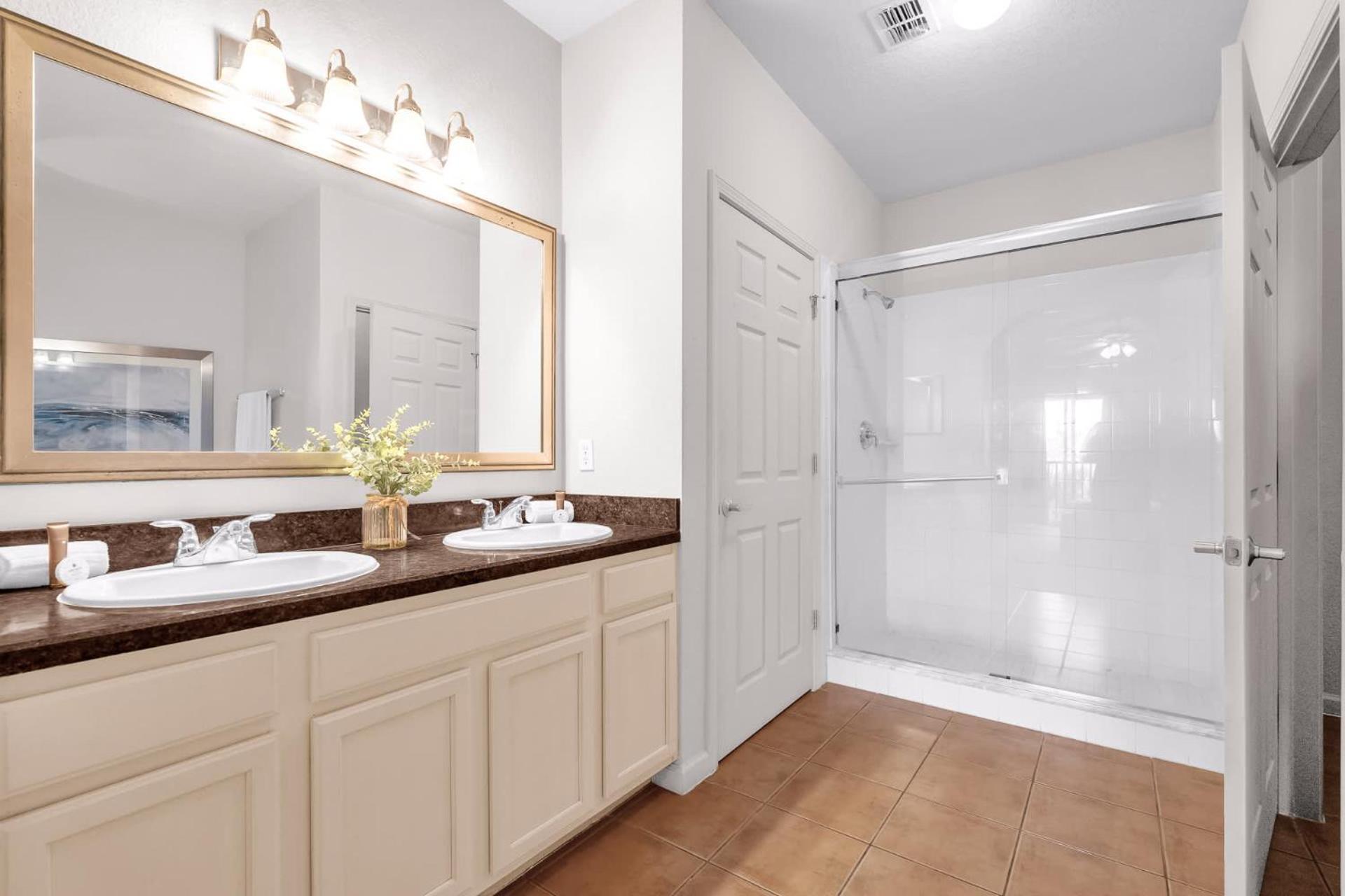 Modern 3br - Near - Pool And Hot Tub *