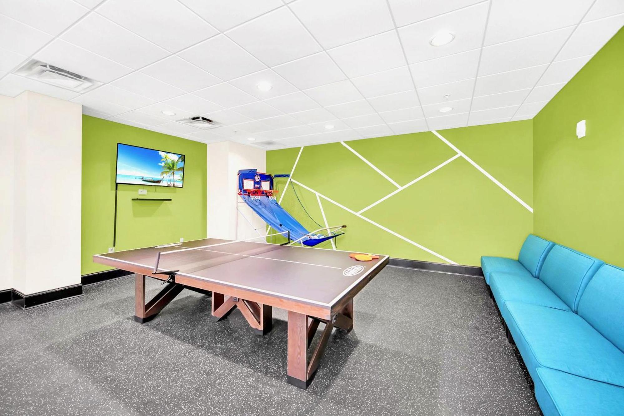 Modern 3br - Near - Pool And Hot Tub Orlando