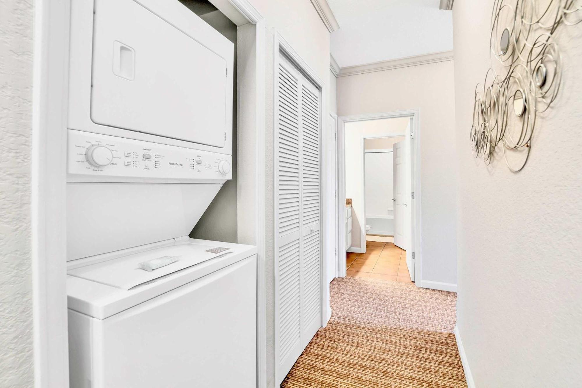 Modern 3br - Near - Pool And Hot Tub Holiday home