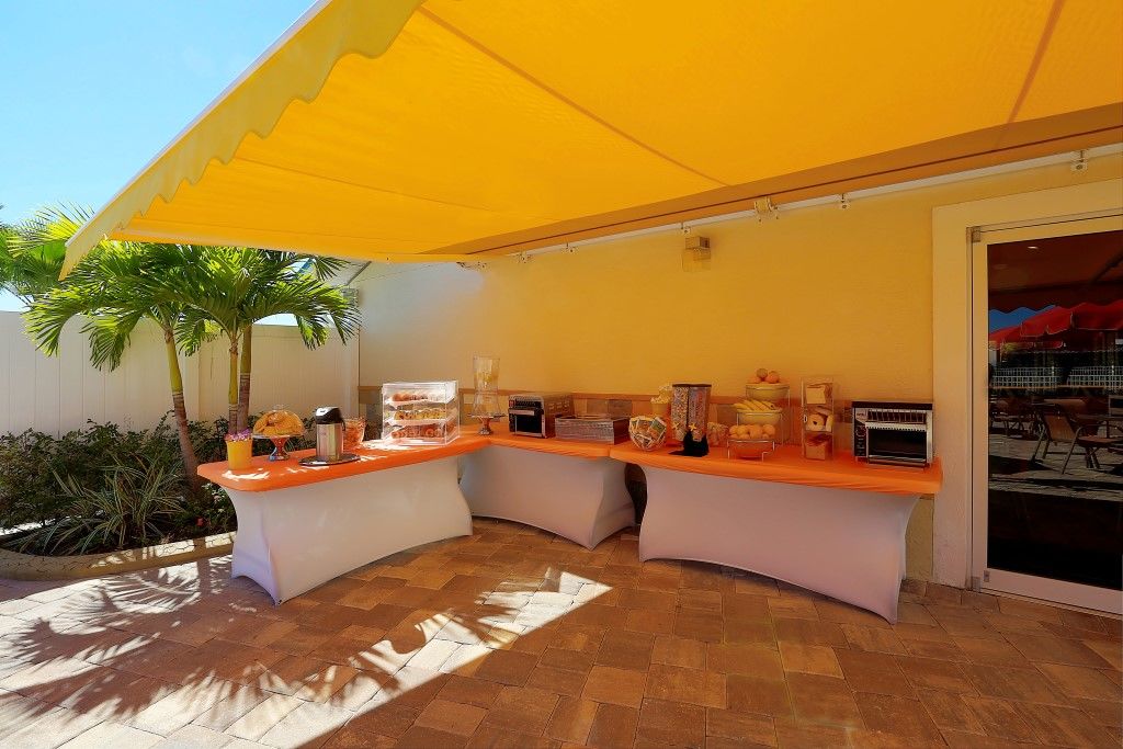 Hotel Surestay By Western International Drive 3*