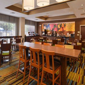 Hotel Fairfield Airport 3*