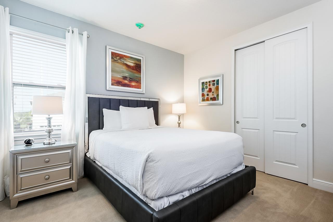 Stylish With Media & Pool Table Near By Rentyl - 7601m Holiday home *