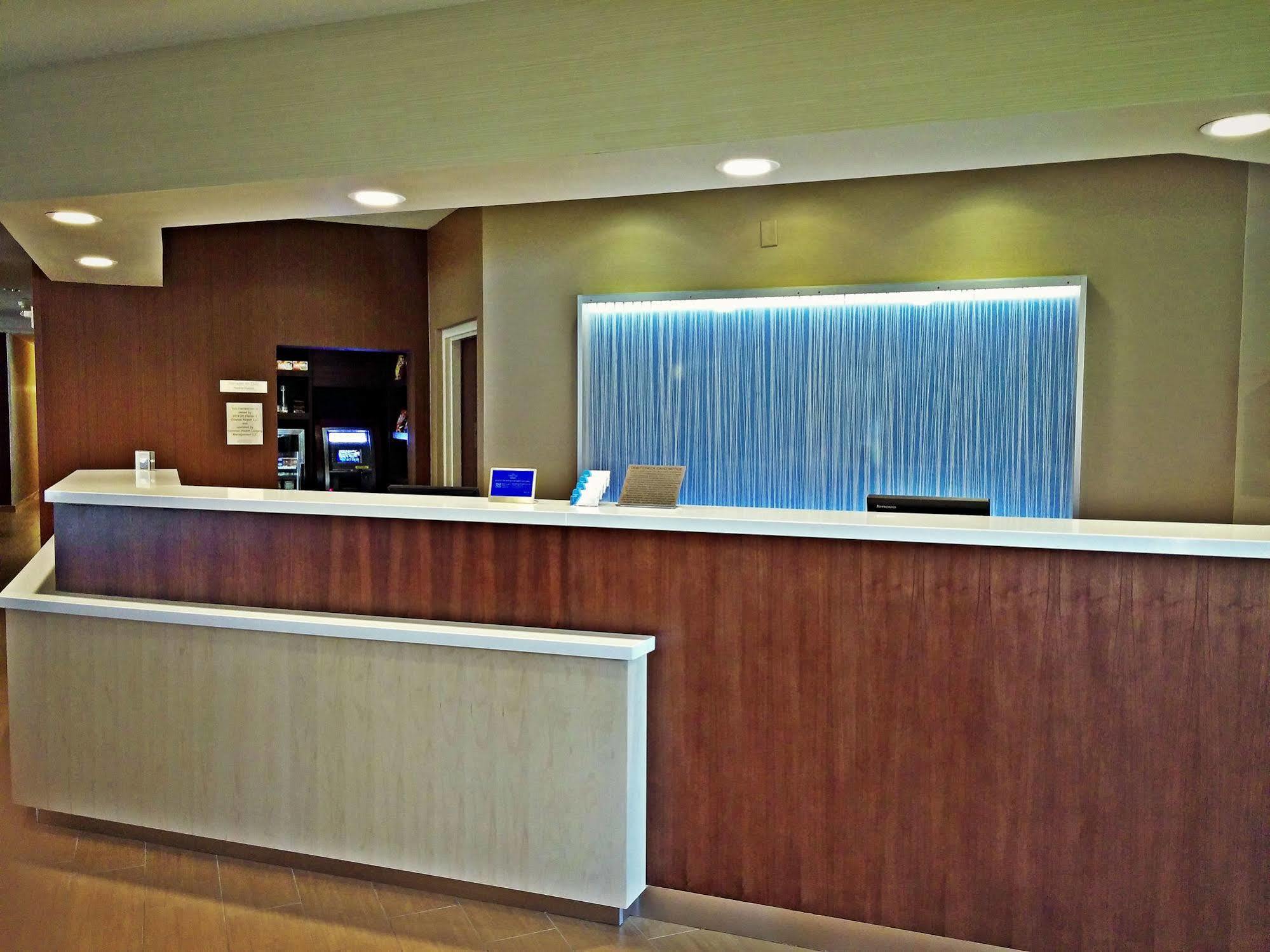 Hotel Fairfield Airport 3*
