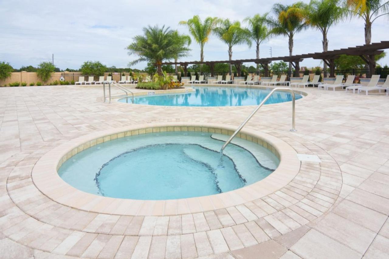 Holiday home Beautiful Townhome At West Lucaya Wl8988