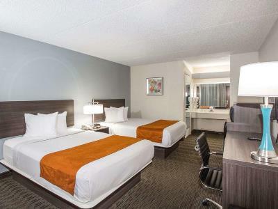 Days & By Wyndham Airport 2*