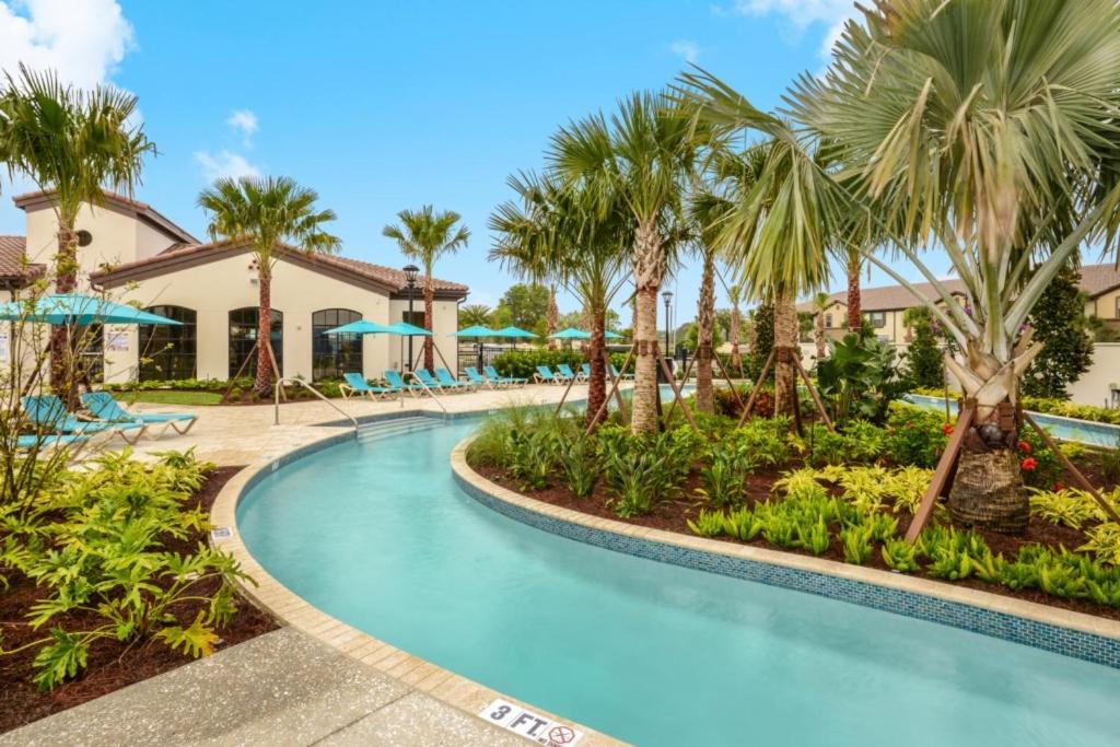 8 Bedroom Vacation In Windsor At Westside Villa